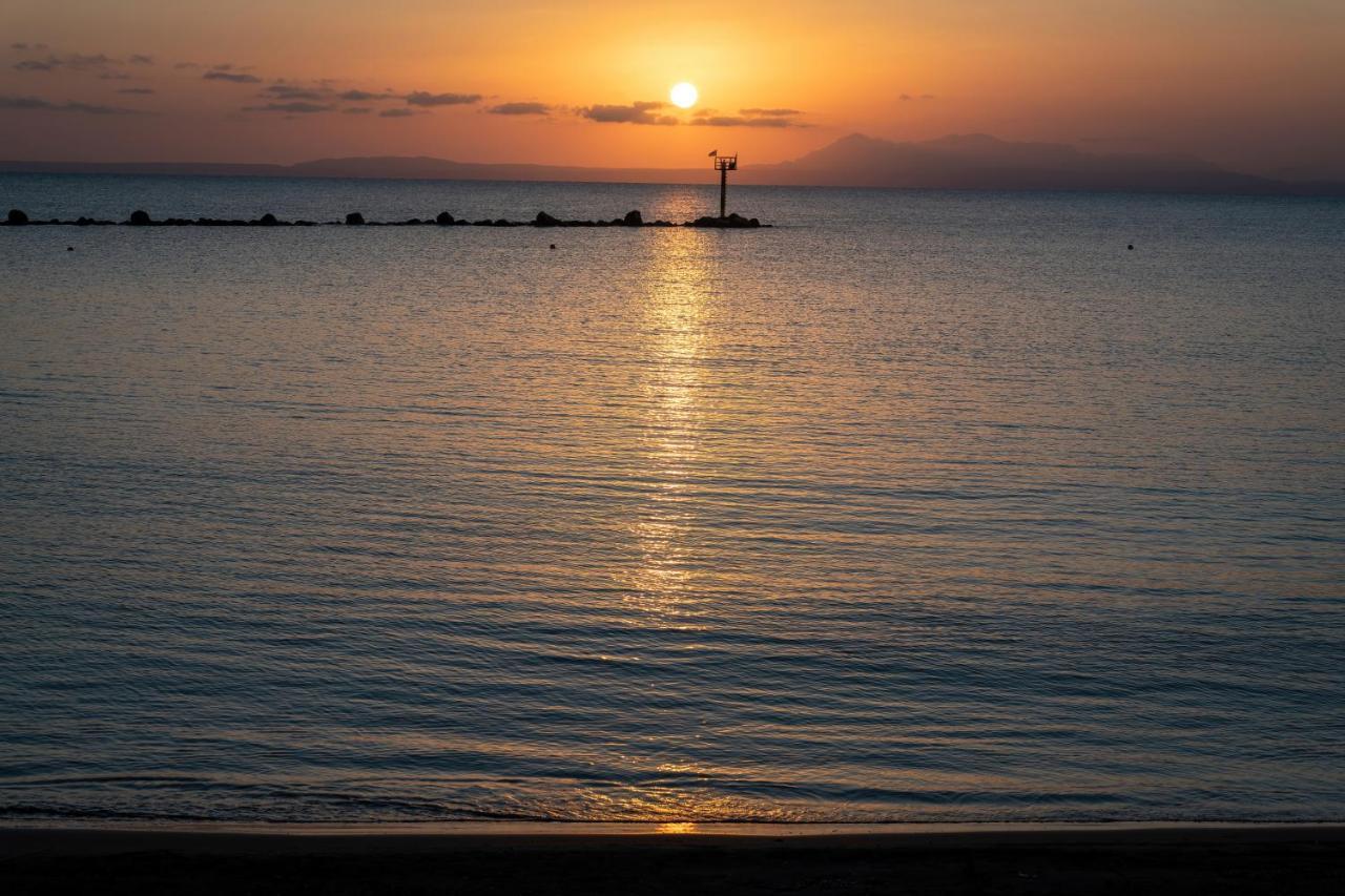 Tylos Beach Hotel Kato Pyrgos Exteriör bild