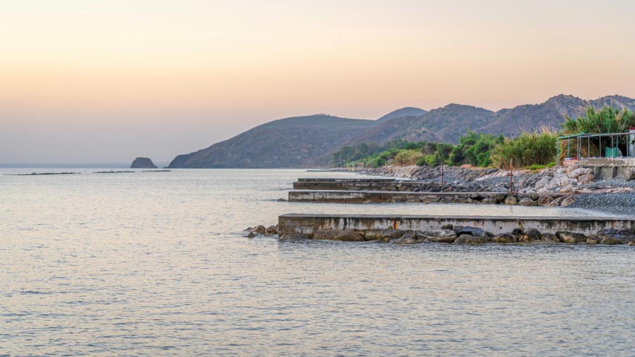 Tylos Beach Hotel Kato Pyrgos Exteriör bild