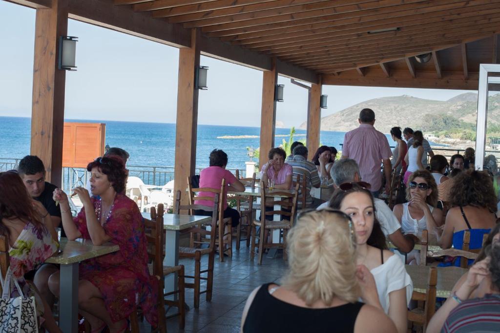Tylos Beach Hotel Kato Pyrgos Exteriör bild